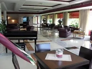 欧洲议会酒店 4* 卡瓦翁贝罗内斯